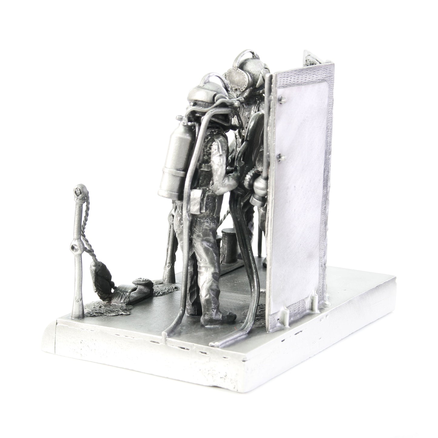 PMS-01 - Salvage Scene - Divers Gifts